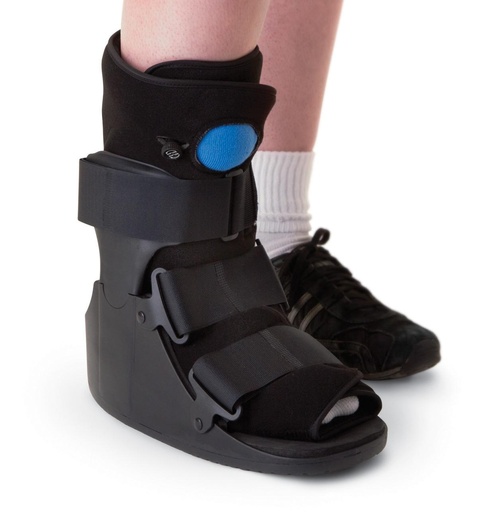 [ORT28620M] Medline Deluxe Pneumatic Ankle Walkers MED